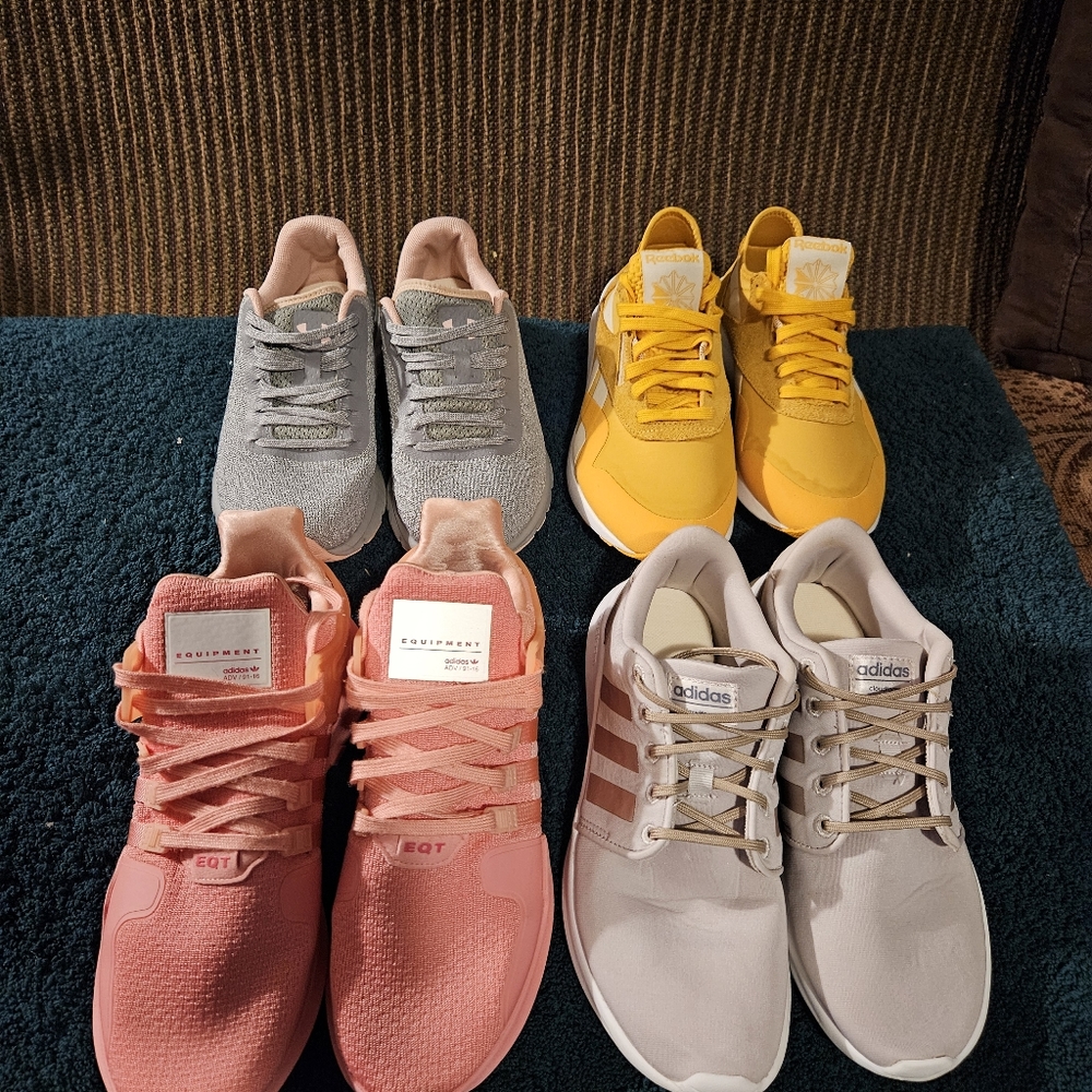 4 pairs women's shoes, sizes in pictures.
